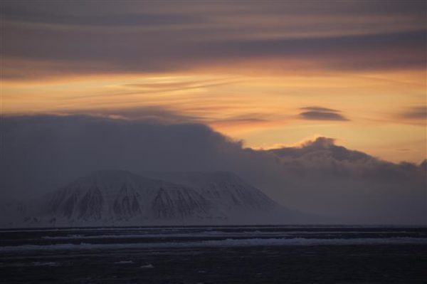 Edgeøya is a large island in eastern Svalbard, here in sunset, just a few days before we have 24hr daylight in the area. Photo: Jon Aars / NPI
